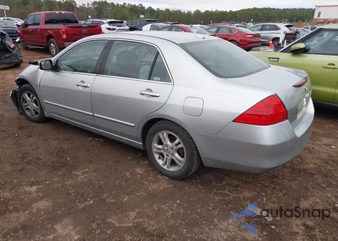 2006 Honda Accord 2.4 Ex z USA, uszkodzony, nr VIN 1HGCM56726A026820